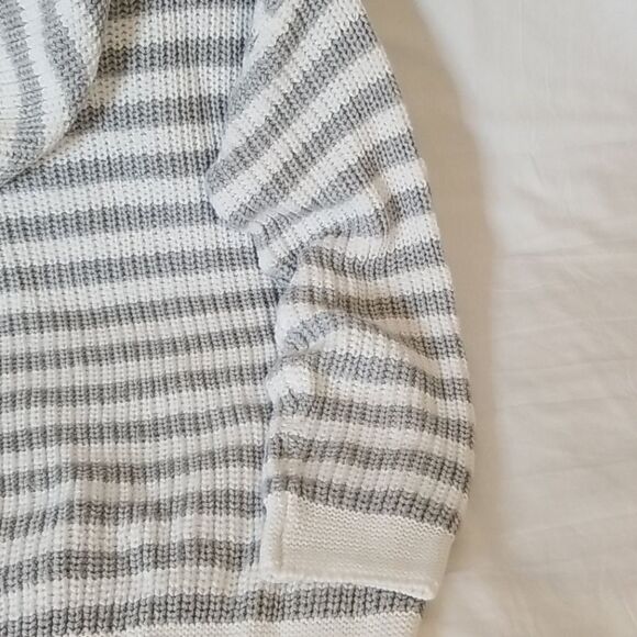 Time and Tru Gray‎ & White Striped Hooded Sweater - Picture 7 of 8